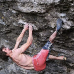 Adam Ondra coche un nouveau 8C bloc