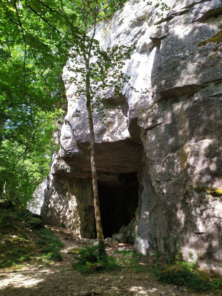 Falaise - Gimmelwald - La grotte - Par Michael