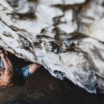 Adam Ondra coche un nouveau 8C bloc avant la coupe du monde de Kranj ce week-end
