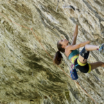 Amandine Loury en forme avec un nouveau 8c en poche, « Stay kratom stay safe »