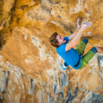 Seb Bouin enchaîne un 9a à Majorque marqué par un gros jeté !