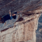 Nico Pelorson se frotte au « Bombé bleu » à Buoux.