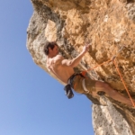 En vacances à Malte, Adam Ondra enchaîne la voie la plus dure de l’île !