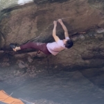 Hugo Parmentier enchaîne son premier 8C bloc à Bleau