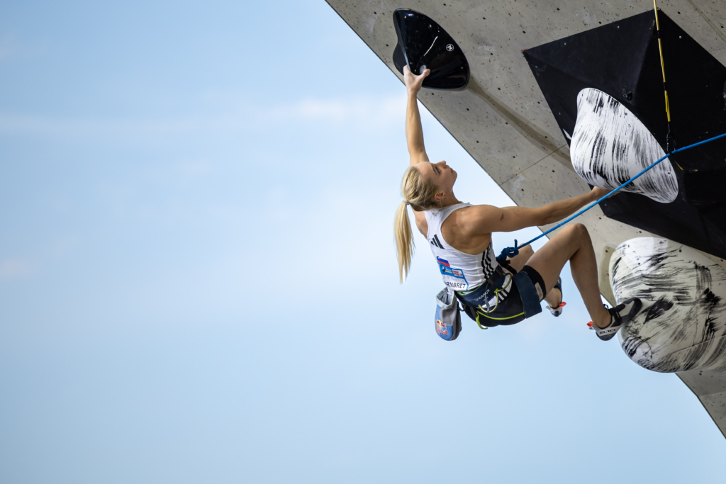 innsbruck: janja garnbret continues! double
