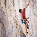 « La voie qui m’a demandé le plus d’efforts » : Alex Honnold enchaîne « Bachelor Party »