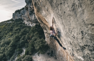 Deux ans et 105 essais : l’histoire d’Arthur Poindefert dans “Super Crackinette” 9a+