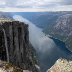 Pete Whittaker libère en solo encordé une voie de 800 mètres au Kjerag en moins de 12h !