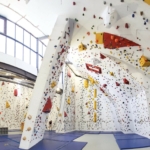 Roc en Stock, l’un des pionniers de l’escalade en salle, rejoint le réseau Arkose